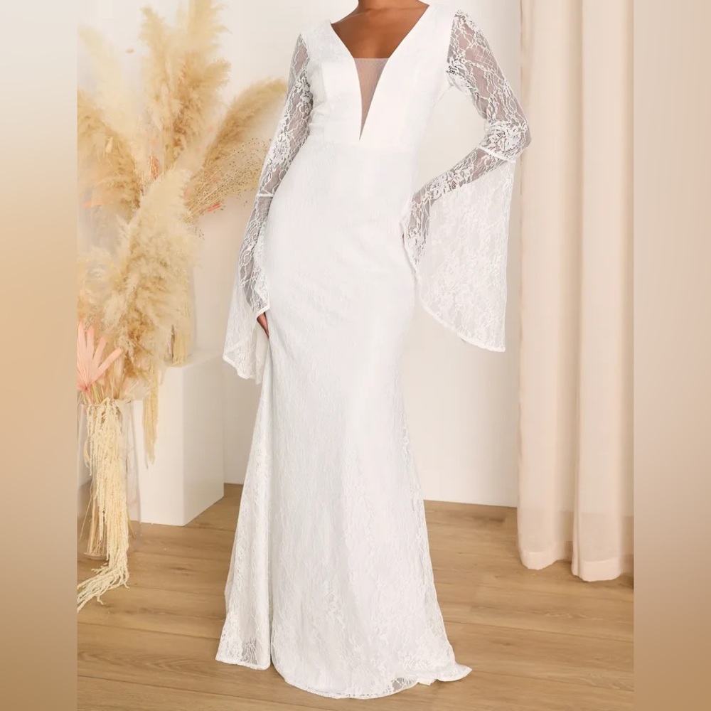 🆕 Lulu’s White Floral Lace Bell Sleeve Maxi Dress (NWT)